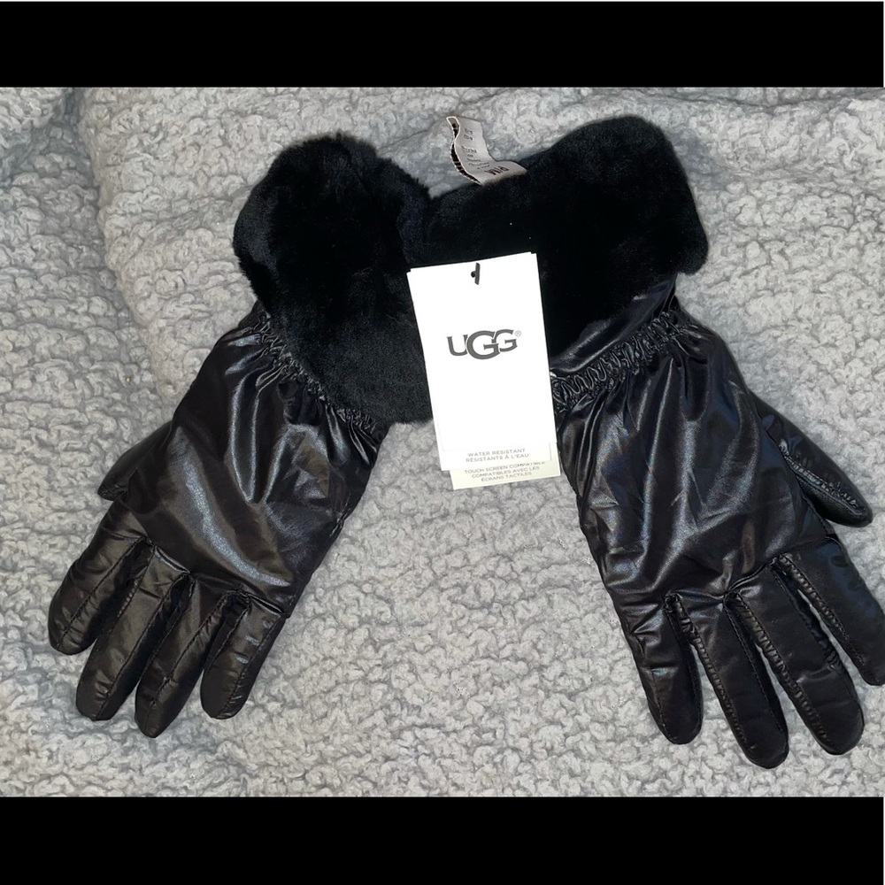 All Women’s Weather Ugg Gloves